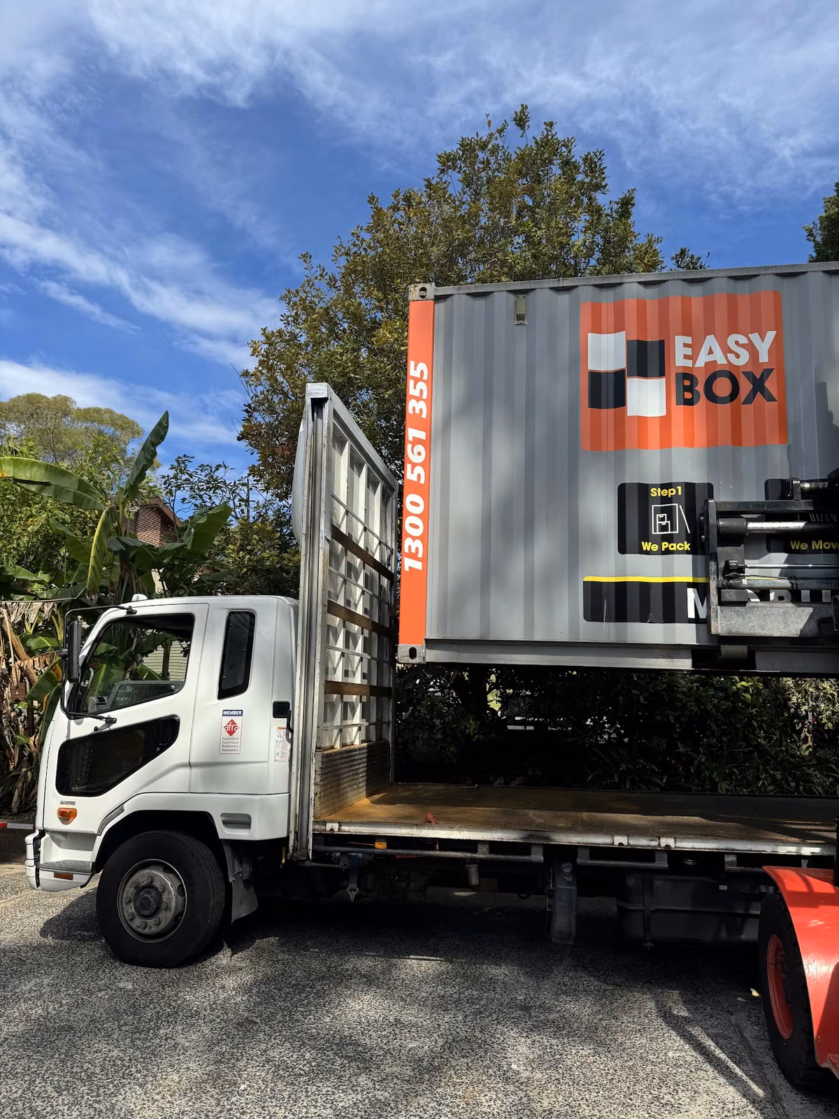 JB carrying vehicle supporting an EasyBox operation