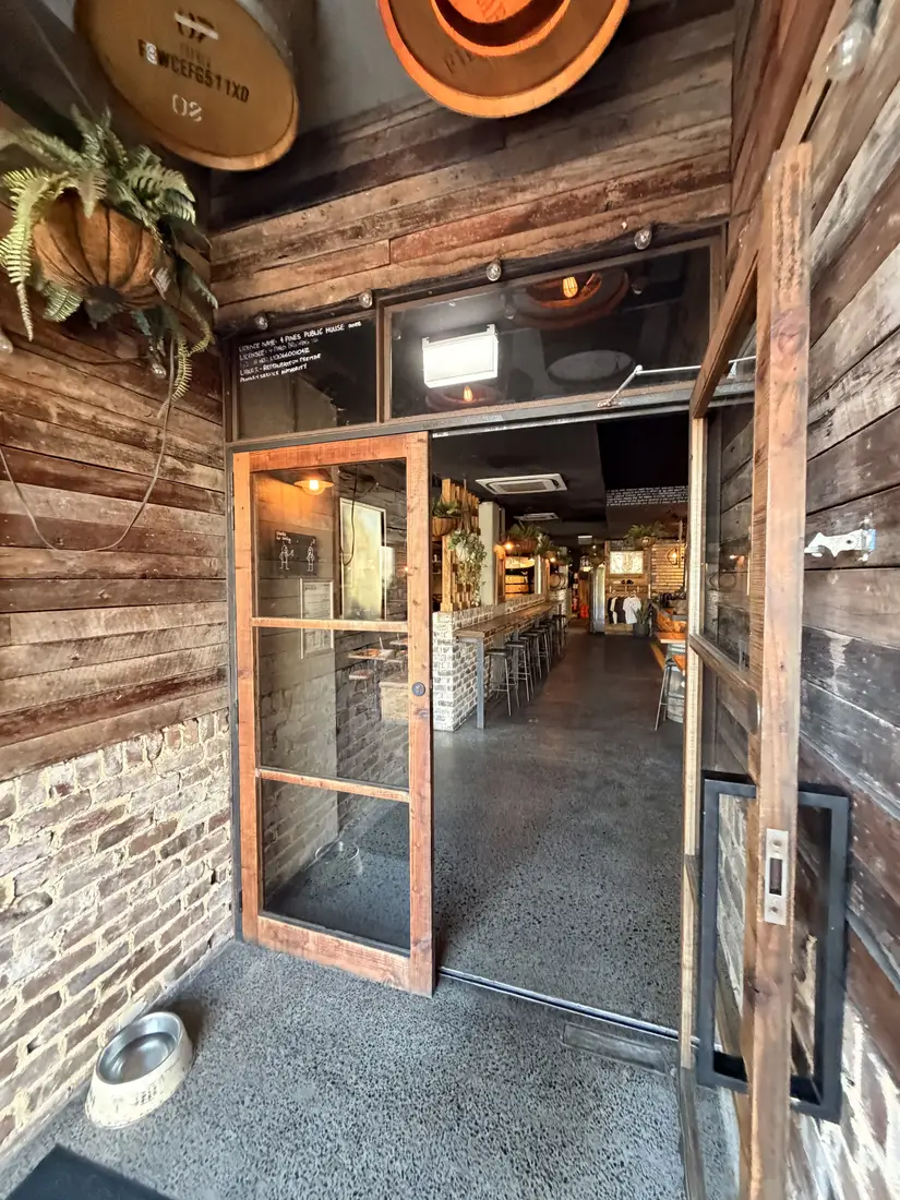 Interior doorway and threshold along the 4 Pines vessel access route