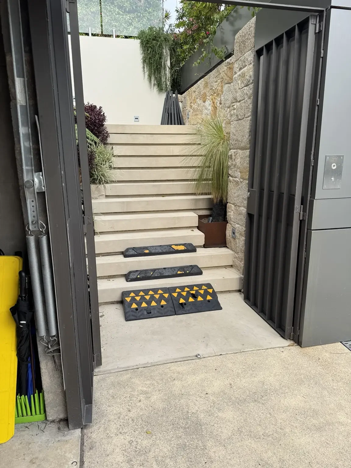 Protection and equipment at the lower part of the stair route.